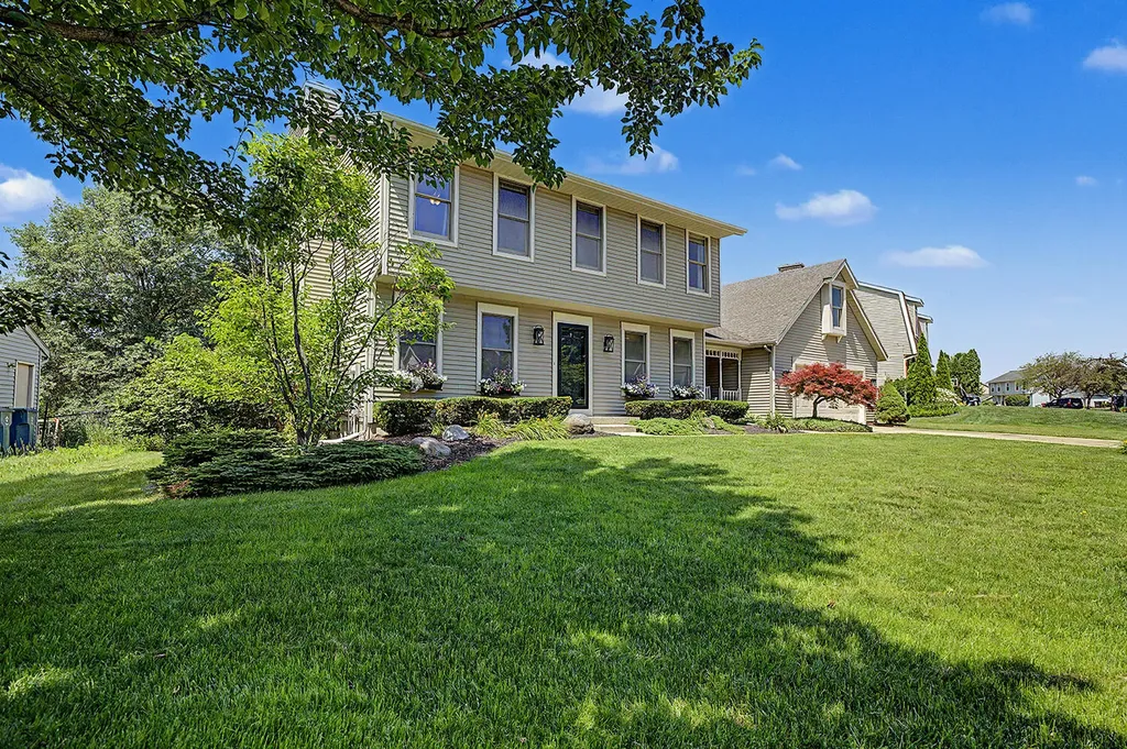 2274 Stowevalley Drive SE Kentwood City MI 49508
