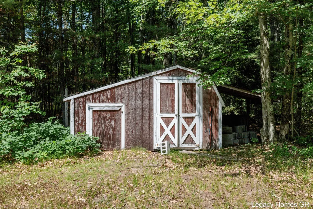 11332 Henderson Road Montague Township MI 49437