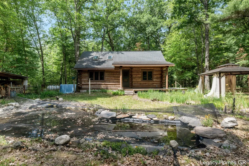 11332 Henderson Road Montague Township MI 49437