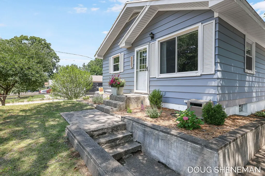 3924 Heron Avenue SW Wyoming City MI 49509