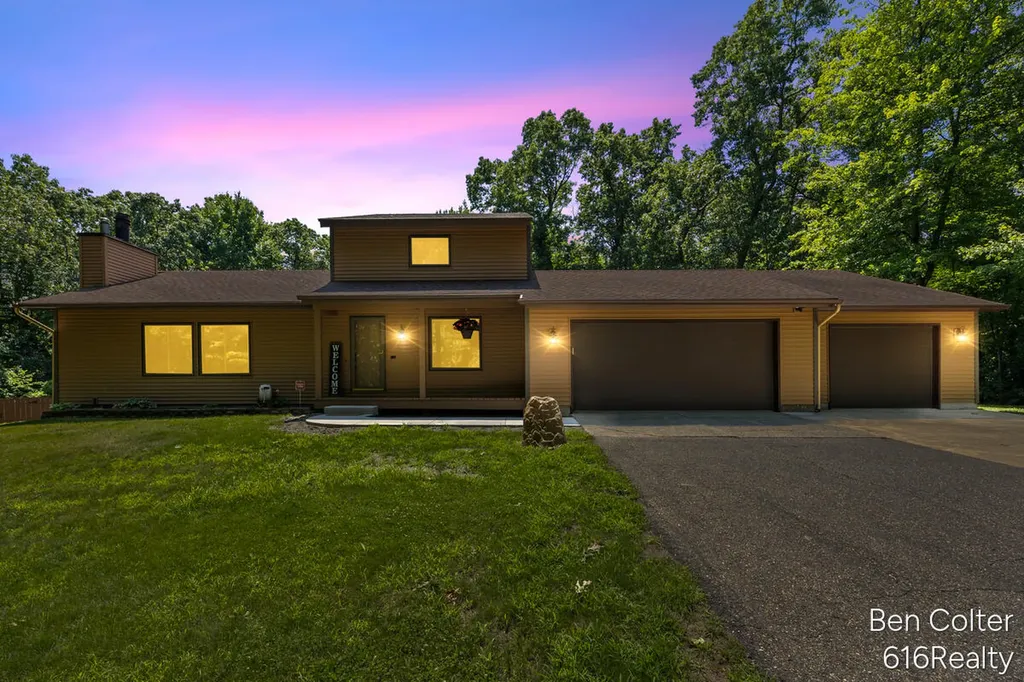 3161 Emberwood Drive SE Lowell Charter Township MI 49331