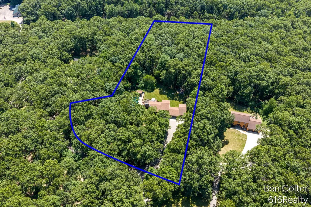 3161 Emberwood Drive SE Lowell Charter Township MI 49331