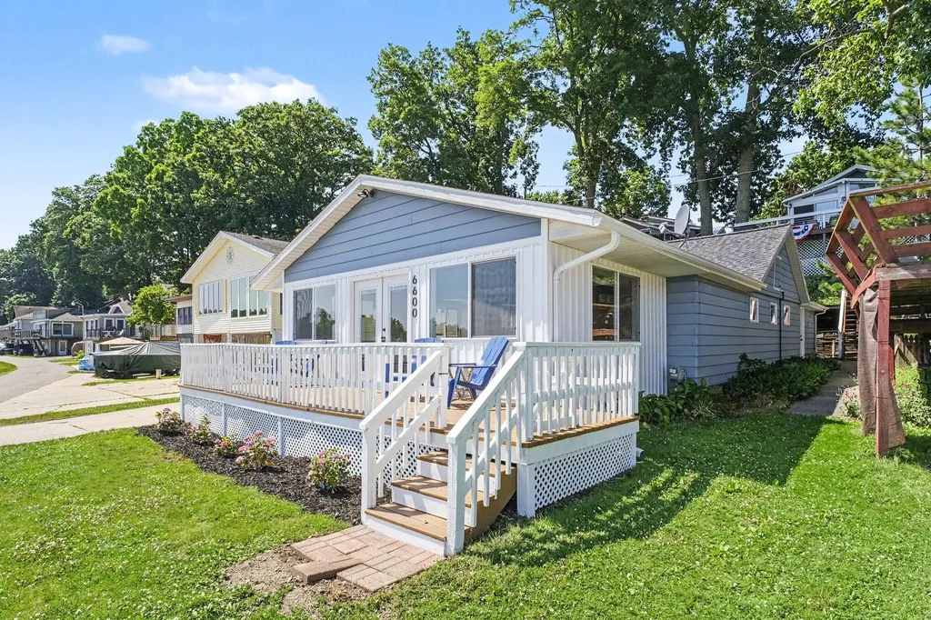 6600 Shoreline Court Boston Township MI 48881