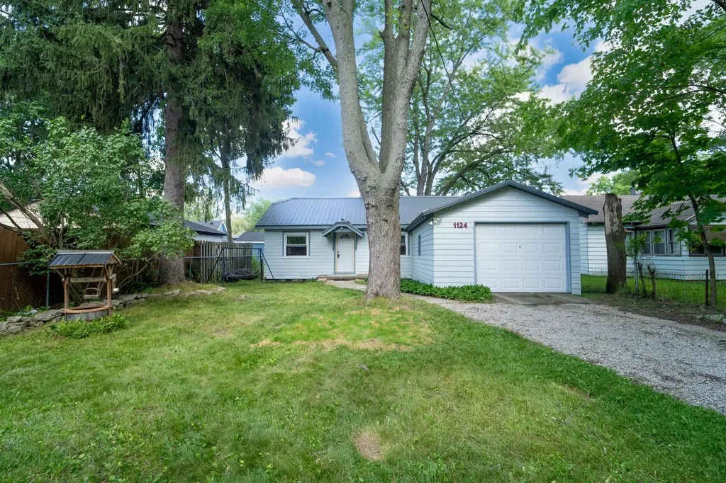 1124 Kusterer Drive NW Walker City MI 49534