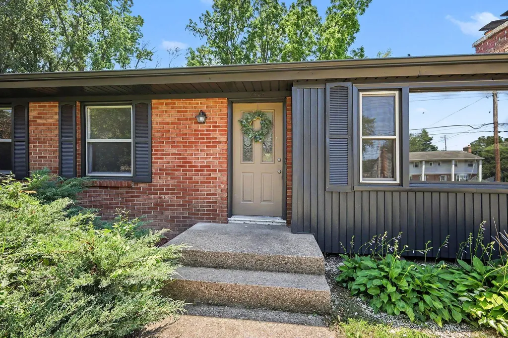 1628 Bridle Creek Street SE Kentwood City MI 49508