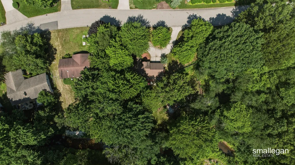 827 Shadybrook Drive Holland Charter Township MI 49424