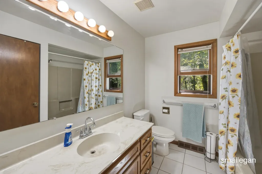 827 Shadybrook Drive Holland Charter Township MI 49424