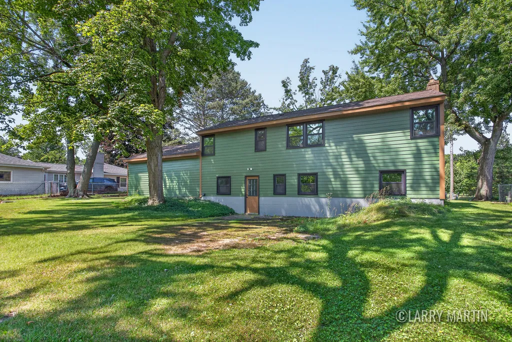 1916 Manning Avenue NW Walker City MI 49534
