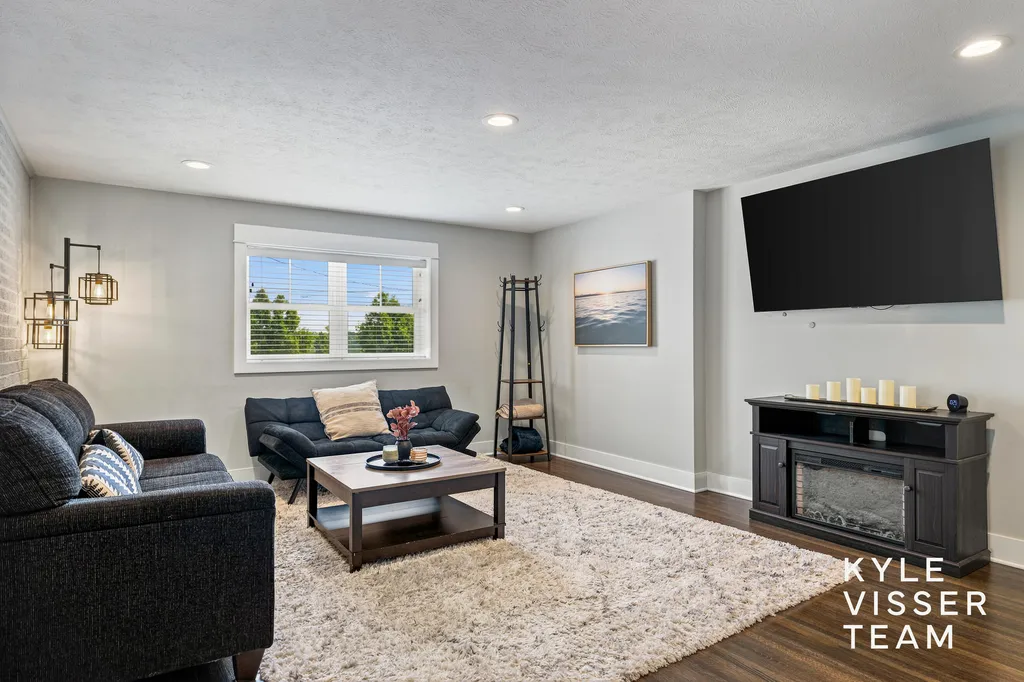 2412 Lake Drive SE East Grand Rapids City MI 49506