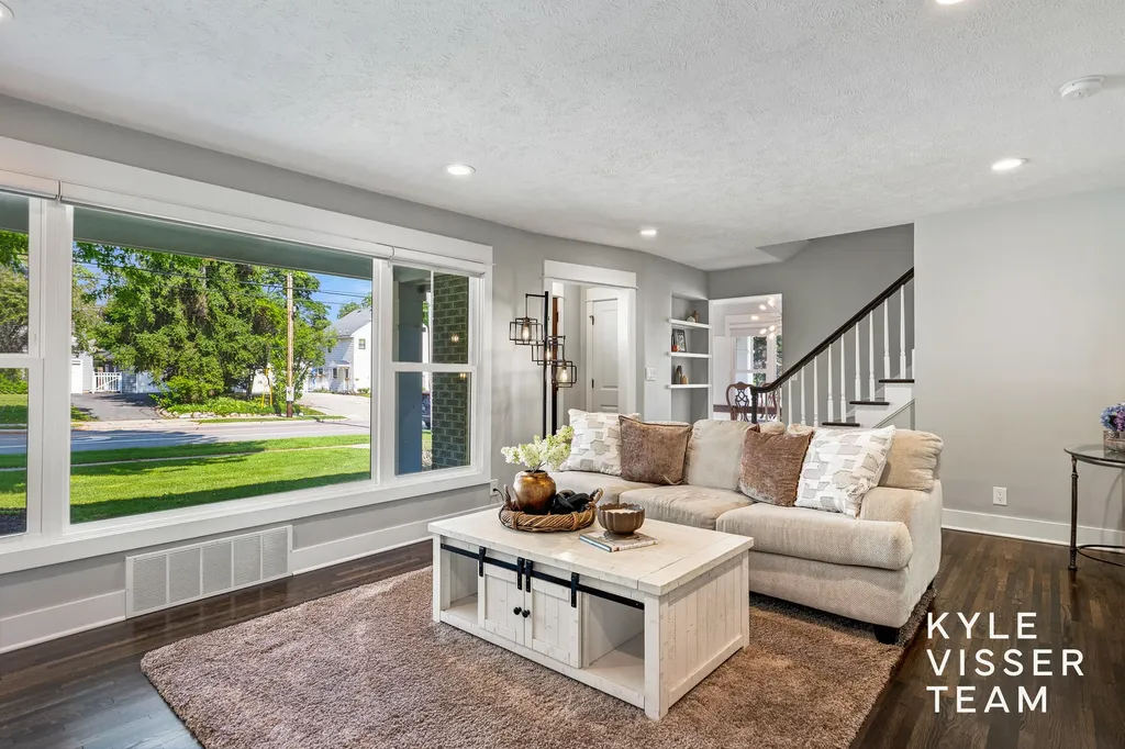 2412 Lake Drive SE East Grand Rapids City MI 49506