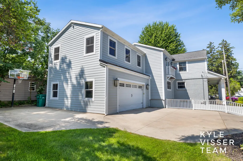 2412 Lake Drive SE East Grand Rapids City MI 49506