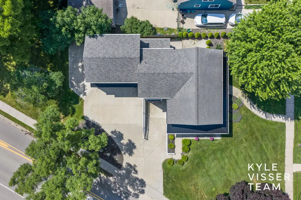 2412 Lake Drive SE East Grand Rapids City MI 49506