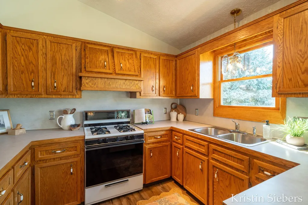 3220 Cornerstone Lane Holland Charter Township MI 49424