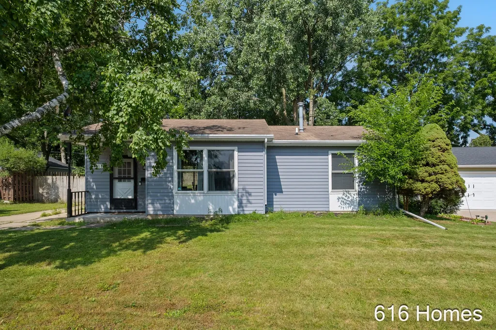 1911 Benjamin Avenue NE Grand Rapids City MI 49505