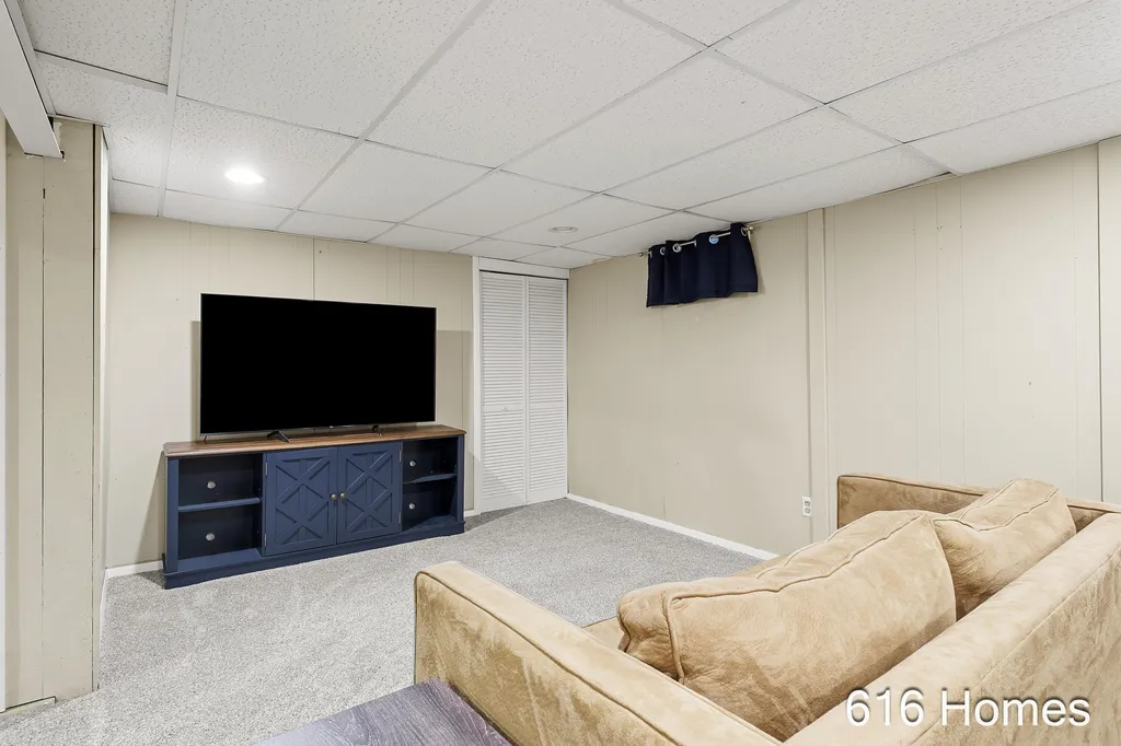 1911 Benjamin Avenue NE Grand Rapids City MI 49505