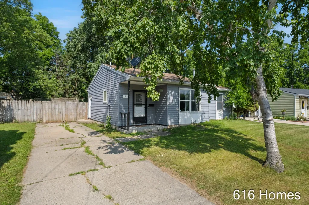 1911 Benjamin Avenue NE Grand Rapids City MI 49505