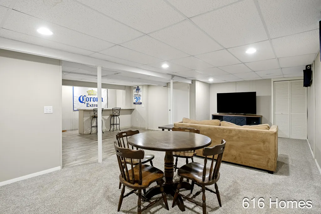 1911 Benjamin Avenue NE Grand Rapids City MI 49505