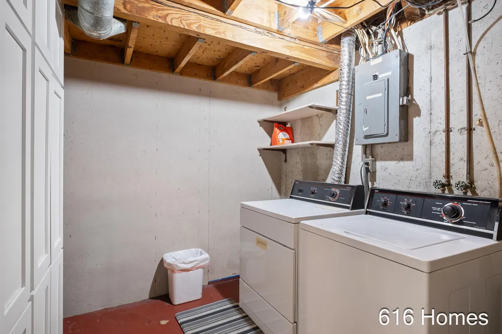 1911 Benjamin Avenue NE Grand Rapids City MI 49505