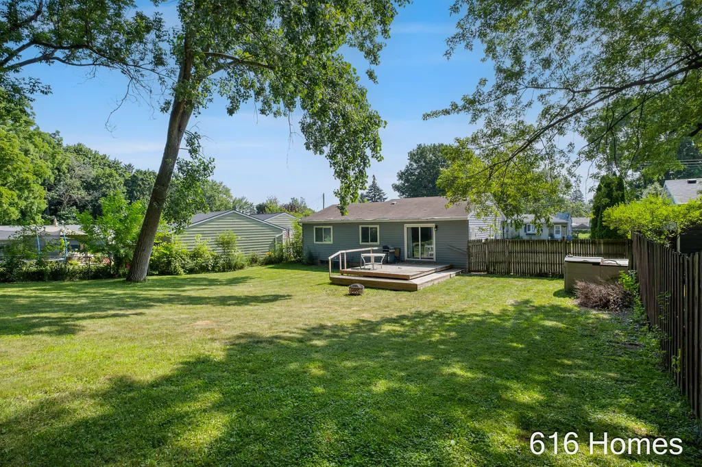 1911 Benjamin Avenue NE Grand Rapids City MI 49505