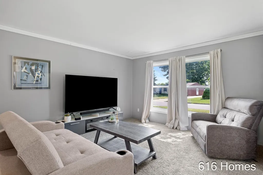 1911 Benjamin Avenue NE Grand Rapids City MI 49505