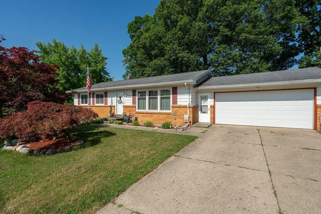 2535 Powers Avenue NW Walker City MI 49544