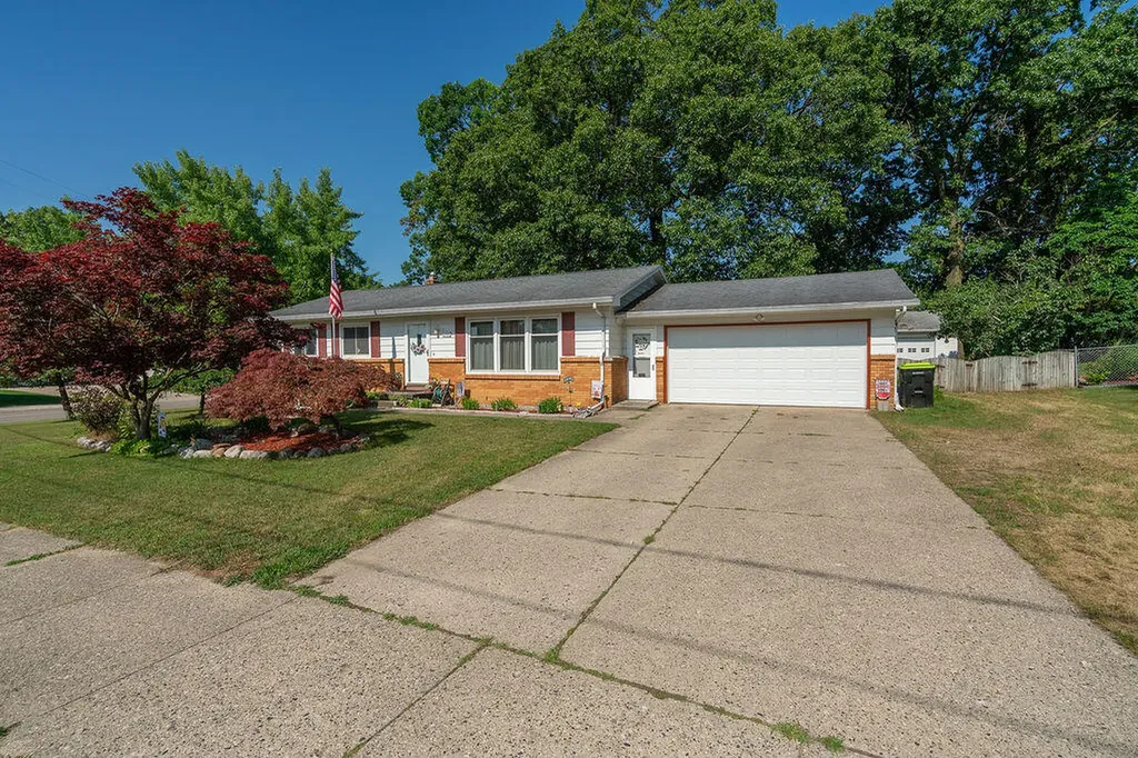 2535 Powers Avenue NW Walker City MI 49544