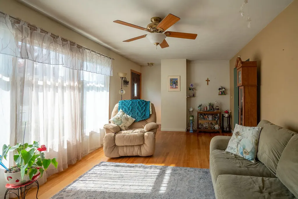 2535 Powers Avenue NW Walker City MI 49544