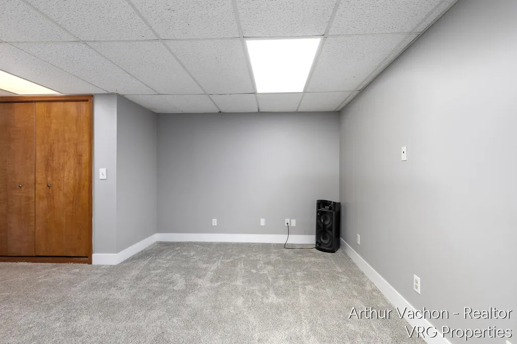 5525 Osborne Avenue SE Kentwood City MI 49548