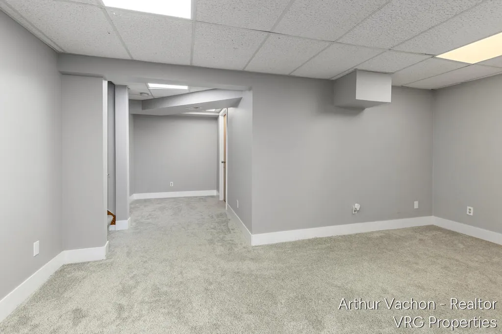 5525 Osborne Avenue SE Kentwood City MI 49548