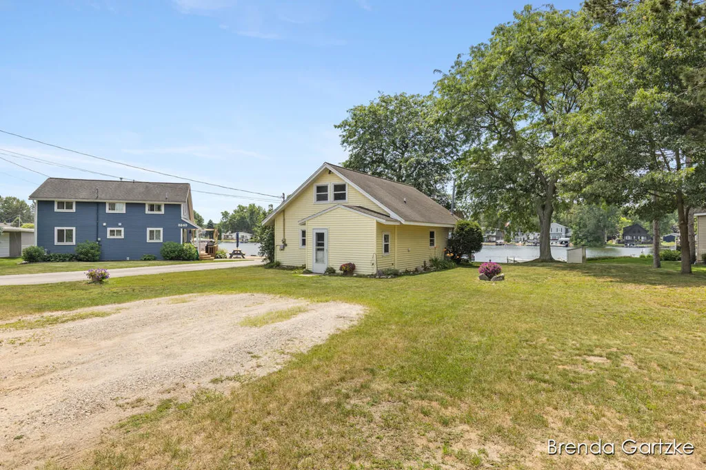 8836 W Suwanee Trail Winfield Township MI 49329