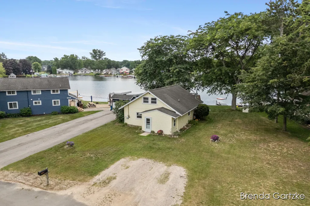 8836 W Suwanee Trail Winfield Township MI 49329