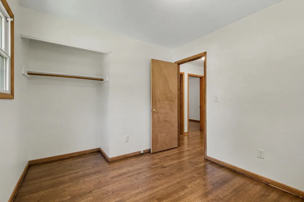 1932 Ridgemoor Drive SE Grand Rapids City MI 49506