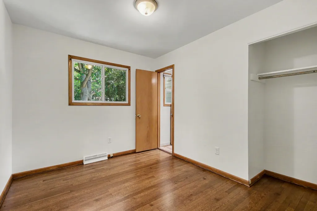 1932 Ridgemoor Drive SE Grand Rapids City MI 49506