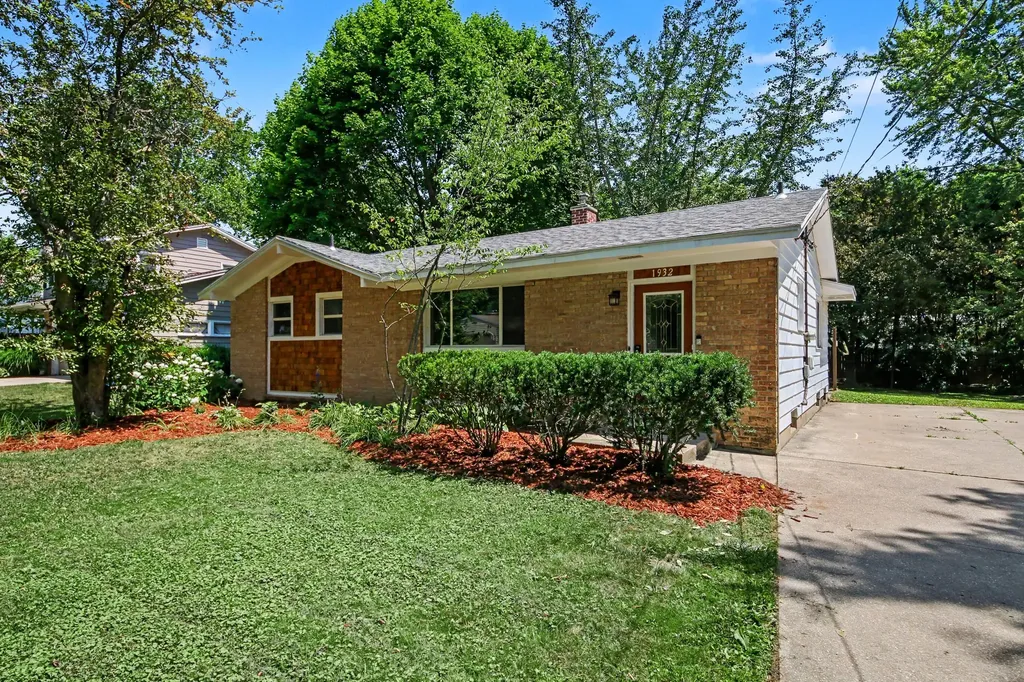 1932 Ridgemoor Drive SE Grand Rapids City MI 49506