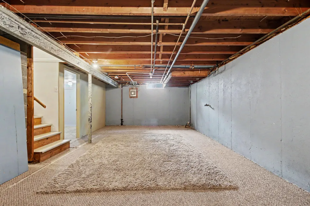 1932 Ridgemoor Drive SE Grand Rapids City MI 49506