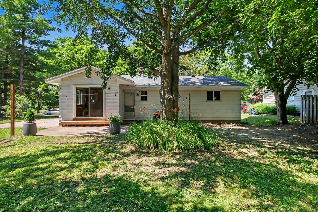 1932 Ridgemoor Drive SE Grand Rapids City MI 49506