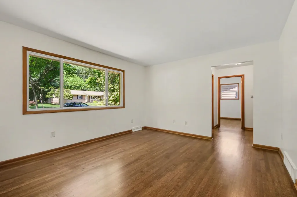 1932 Ridgemoor Drive SE Grand Rapids City MI 49506