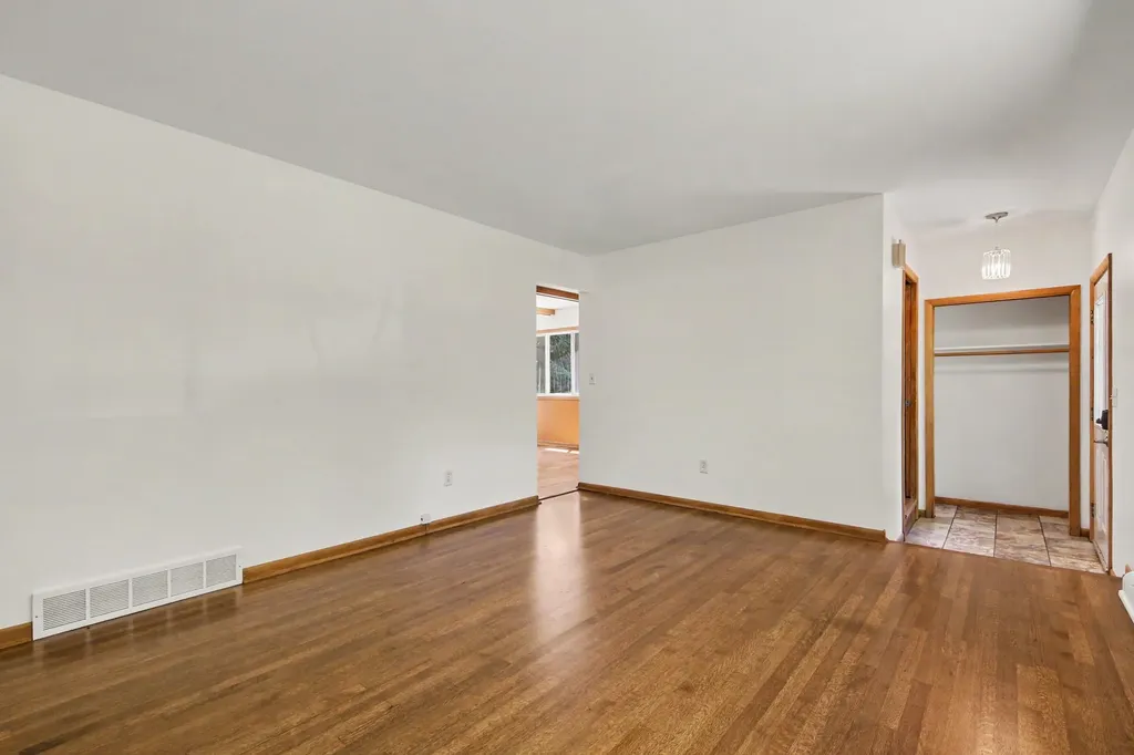 1932 Ridgemoor Drive SE Grand Rapids City MI 49506