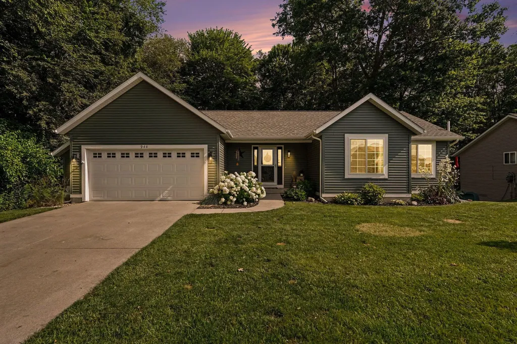 944 Oak Brook Court Middleville Village MI 49333
