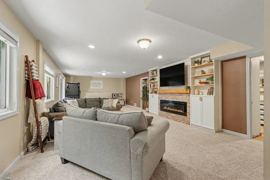 944 Oak Brook Court Middleville Village MI 49333