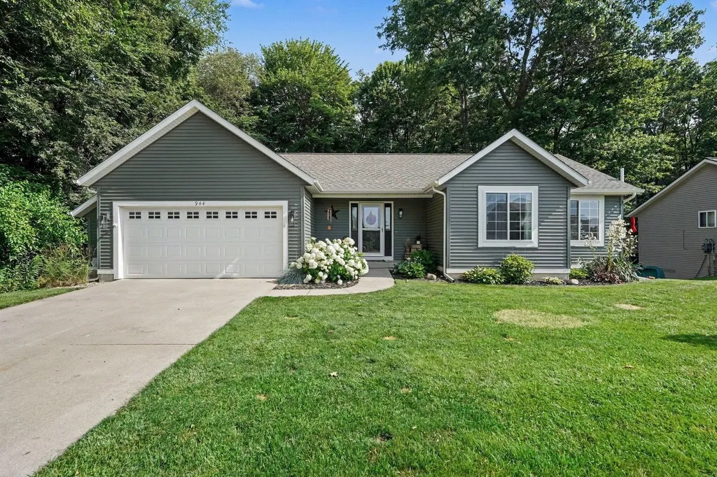 944 Oak Brook Court Middleville Village MI 49333