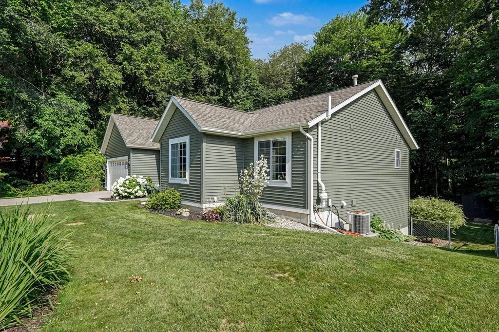 944 Oak Brook Court Middleville Village MI 49333