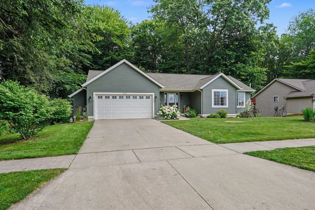 944 Oak Brook Court Middleville Village MI 49333