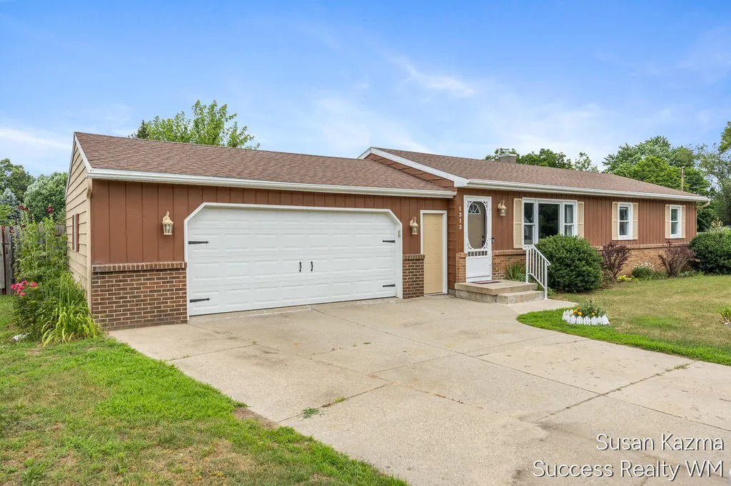 1313 Brookridge Street SE Kentwood City MI 49508