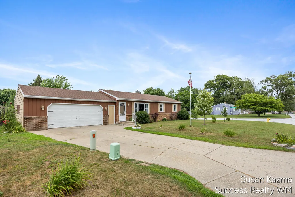 1313 Brookridge Street SE Kentwood City MI 49508