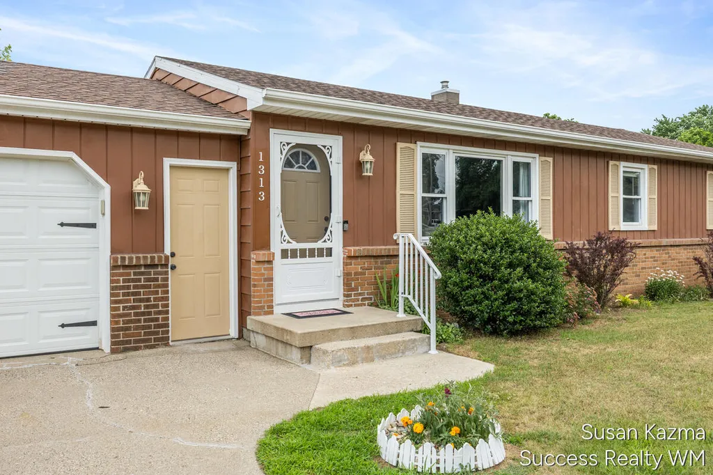1313 Brookridge Street SE Kentwood City MI 49508