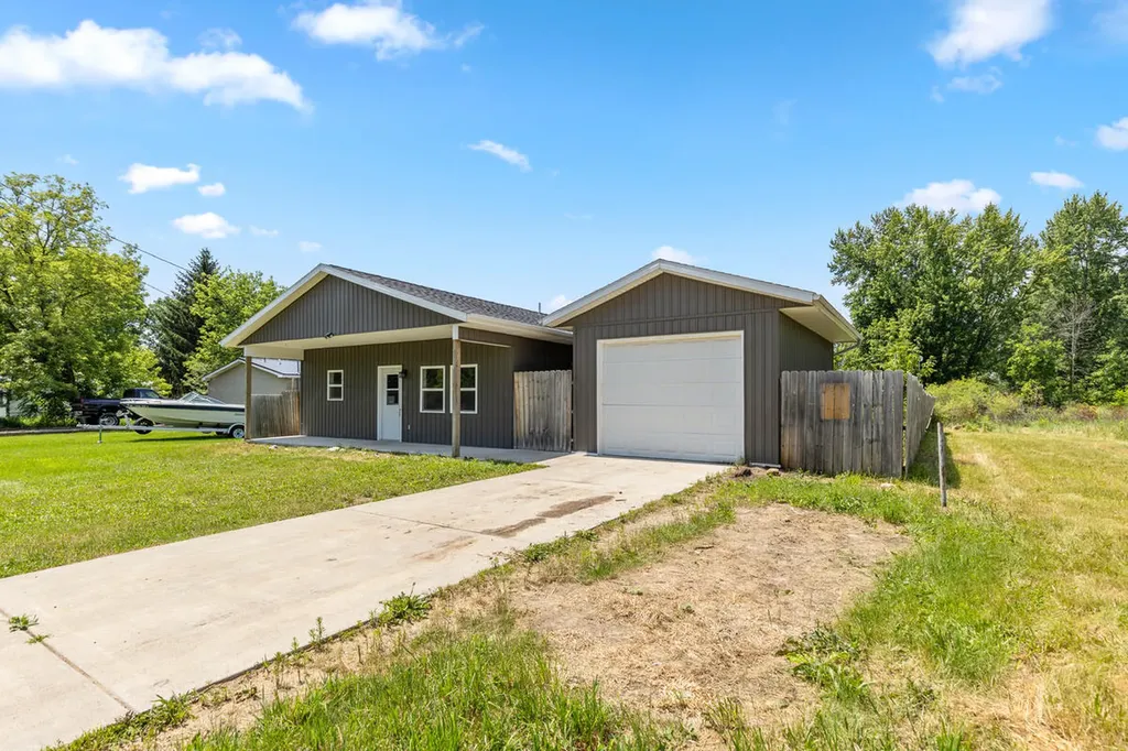 335 N 2nd Street Stanton City MI 48888