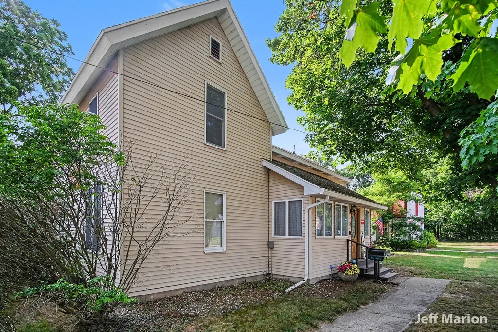 301 N Clay Street Greenville City MI 48838