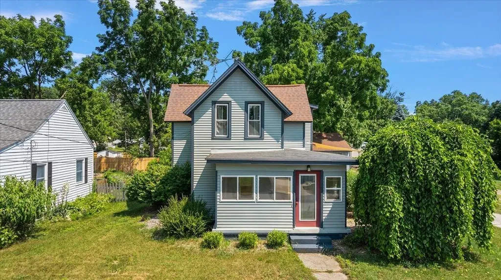 903 Cogswell Street NW Walker City MI 49544
