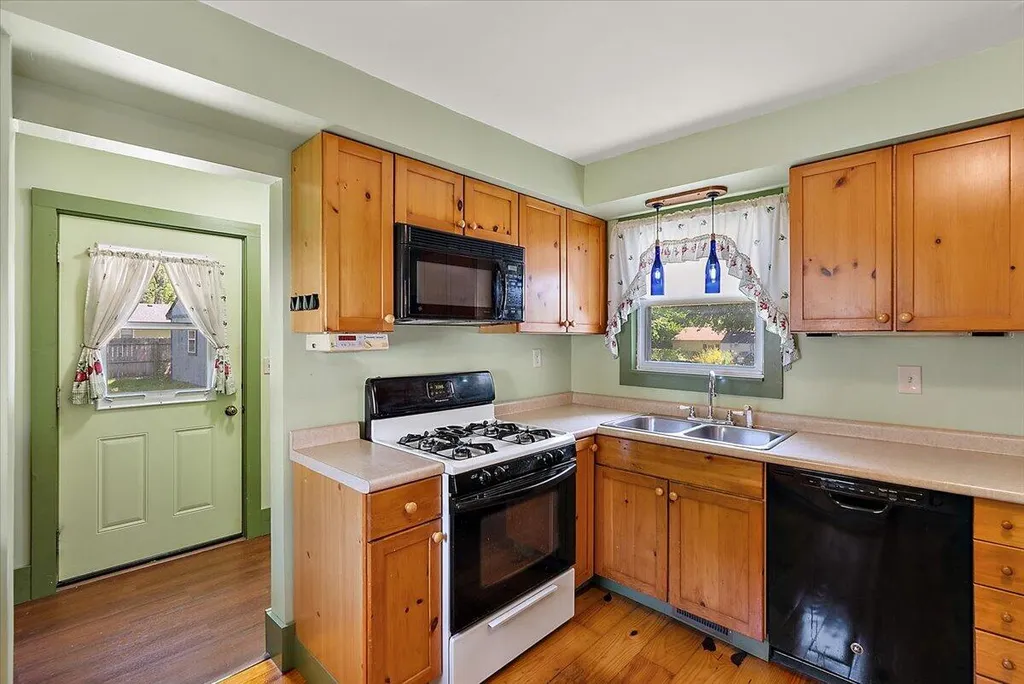 903 Cogswell Street NW Walker City MI 49544